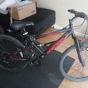 Hyper mountain bike e